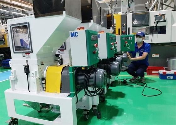 스프루와 결점 저속도 플라스틱 과립기 그라인더 2.2KW 화이트 색 OG-3LS