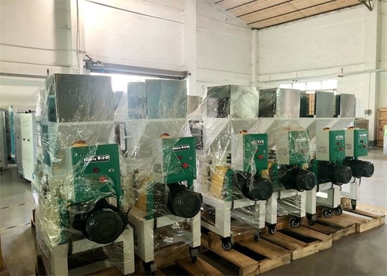 스프루와 결점 저속도 플라스틱 과립기 그라인더 2.2KW 화이트 색 OG-3LS