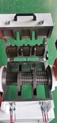 스프루와 결점 저속도 플라스틱 과립기 그라인더 2.2KW 화이트 색 OG-3LS