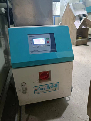 구리 튜브 곰팡이 온도 컨트롤러 50-180 ° C 1-5 HP 냉각 전력 및 펌프 전력